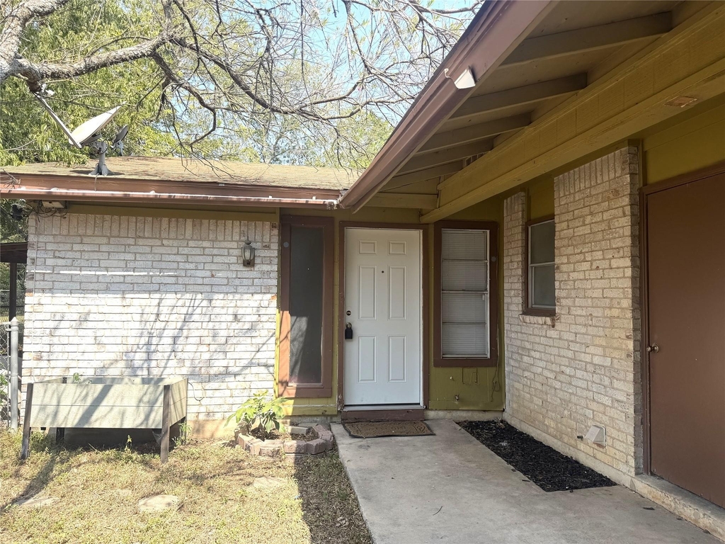 421 Live Oak St - Photo 0