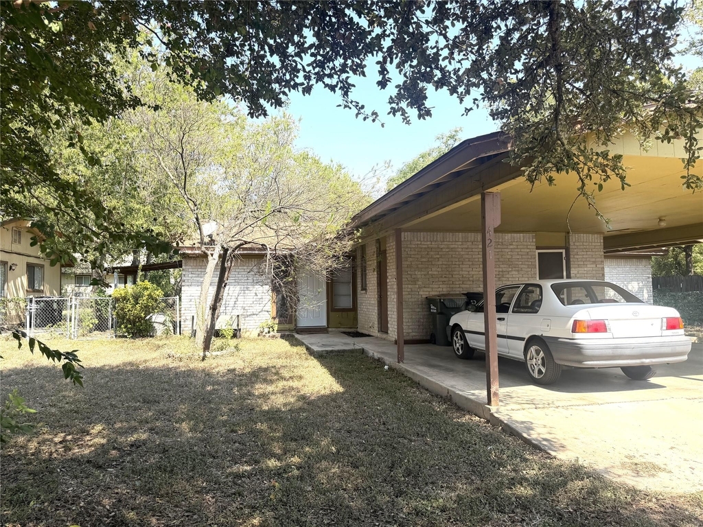 421 Live Oak St - Photo 1
