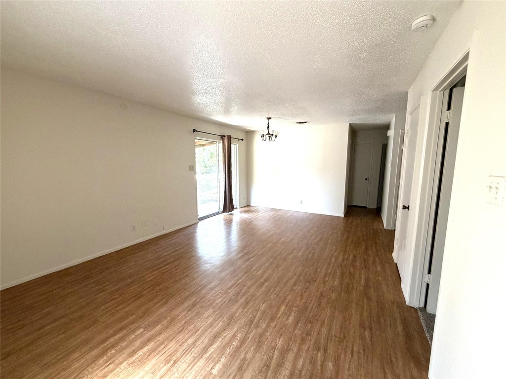 421 Live Oak St - Photo 2