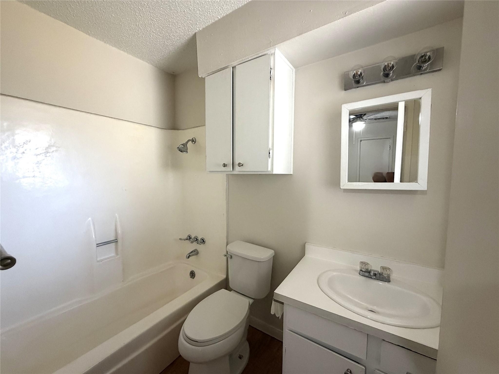 421 Live Oak St - Photo 8