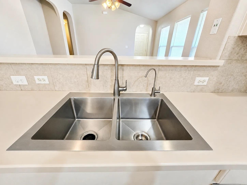 3101 Barksdale Dr - Photo 3