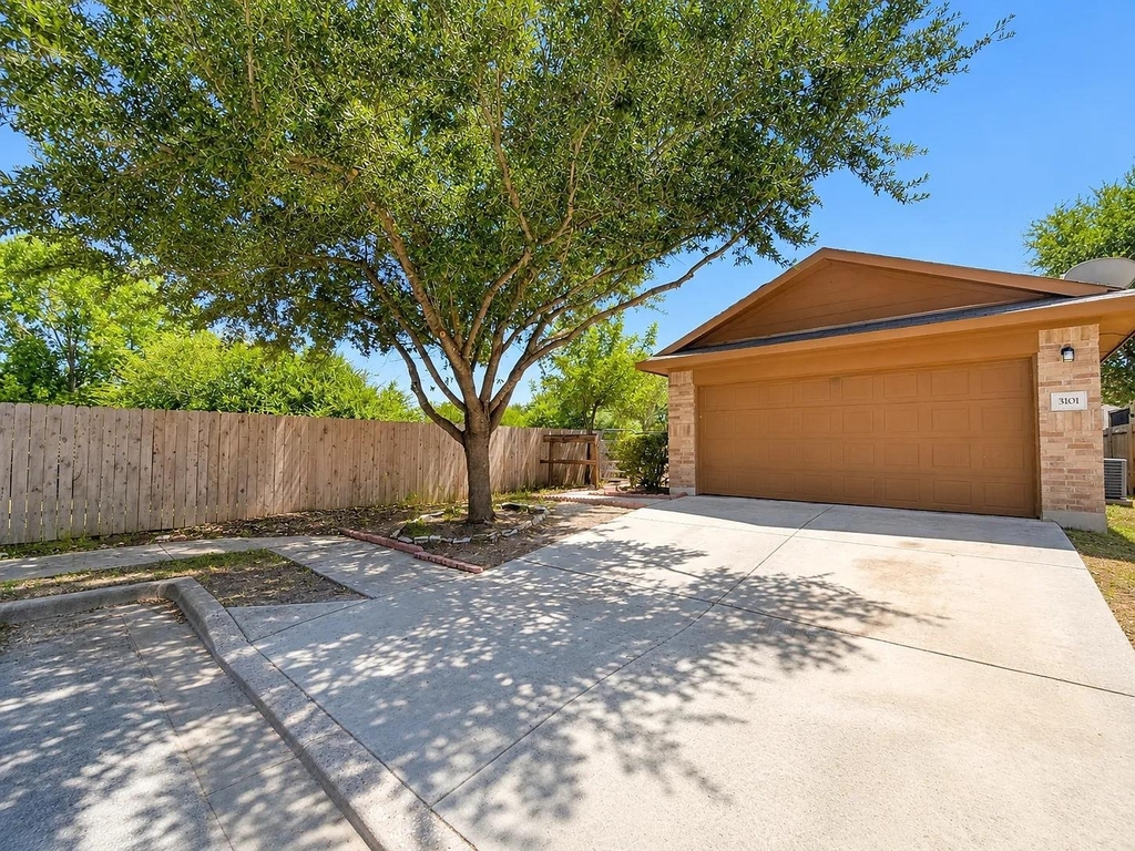3101 Barksdale Dr - Photo 0
