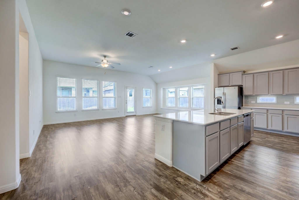 233 Abruzzi St - Photo 2