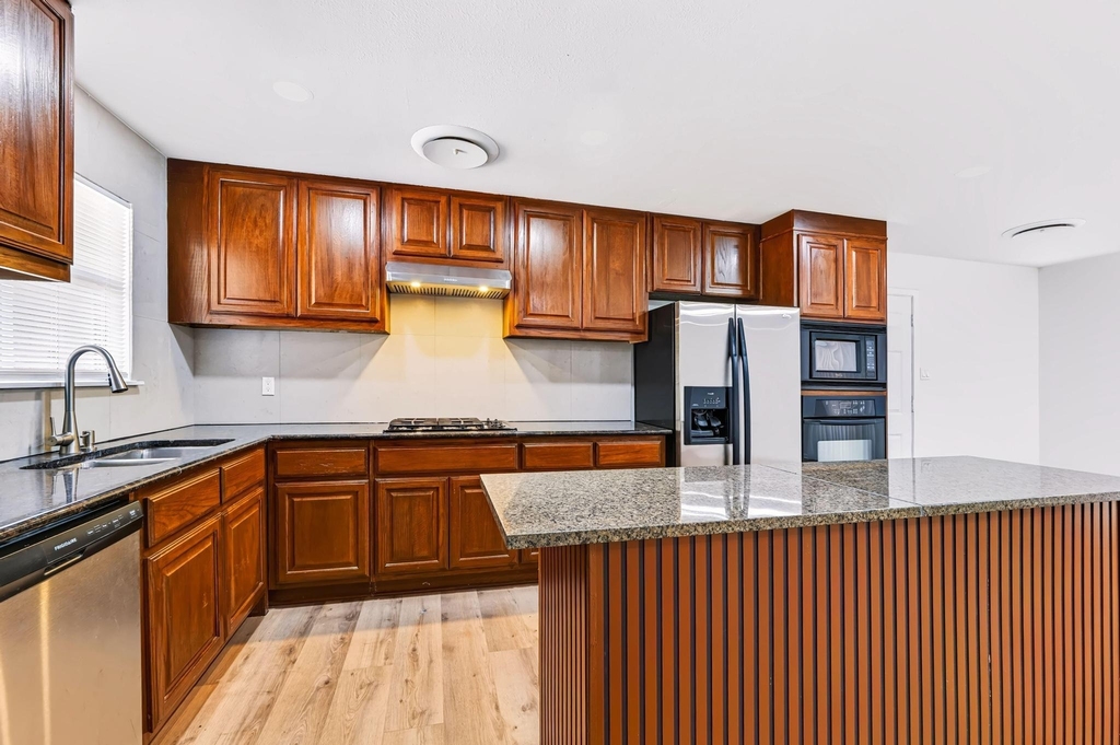 301 Carothers St - Photo 6