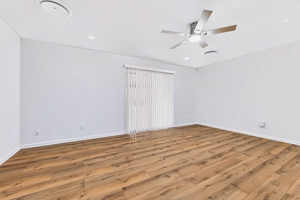 301 Carothers St - Photo 2