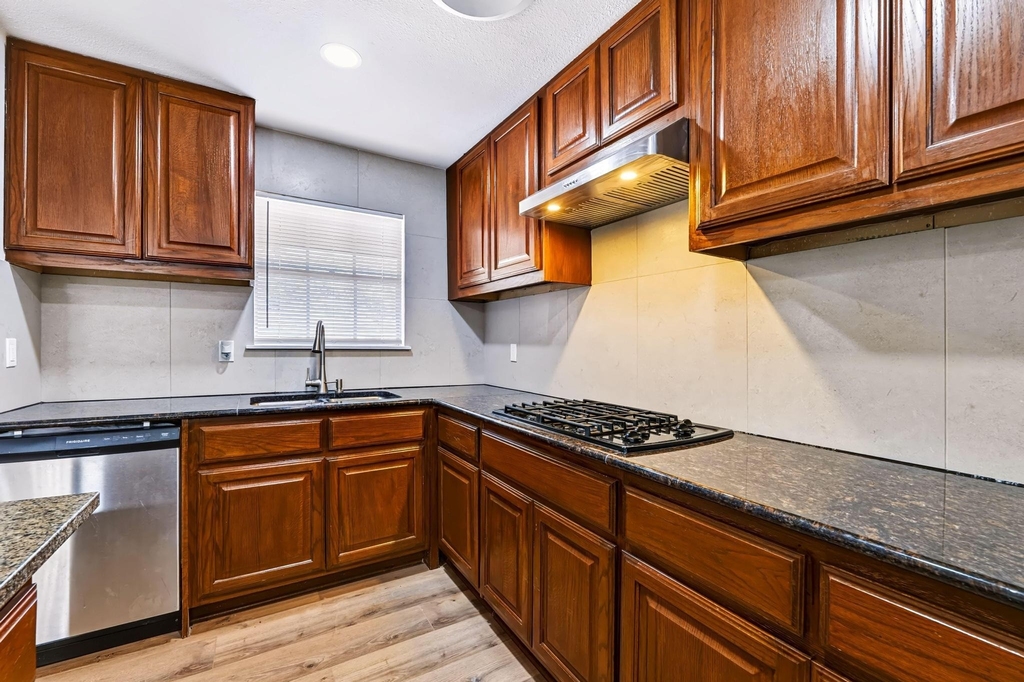 301 Carothers St - Photo 9