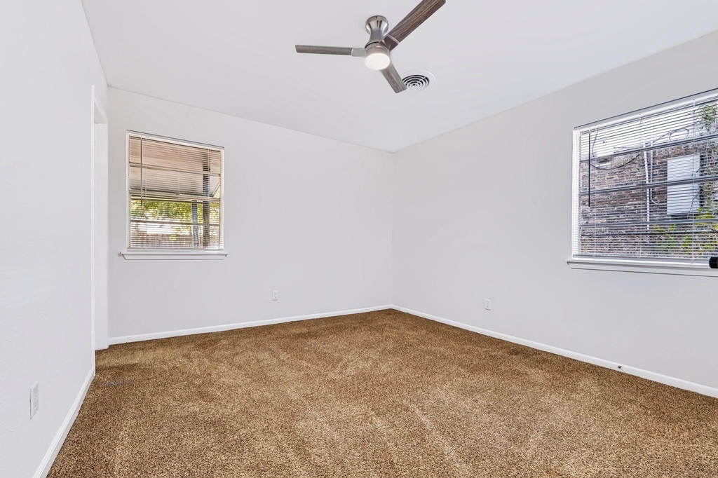 301 Carothers St - Photo 13