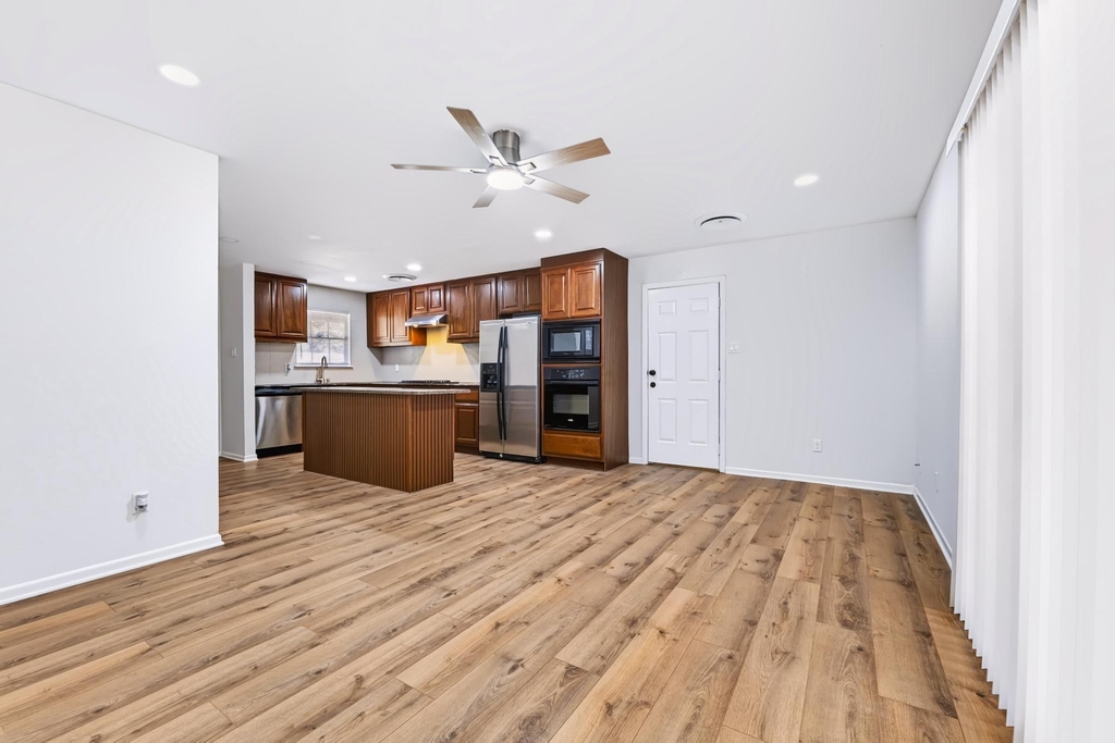301 Carothers St - Photo 1