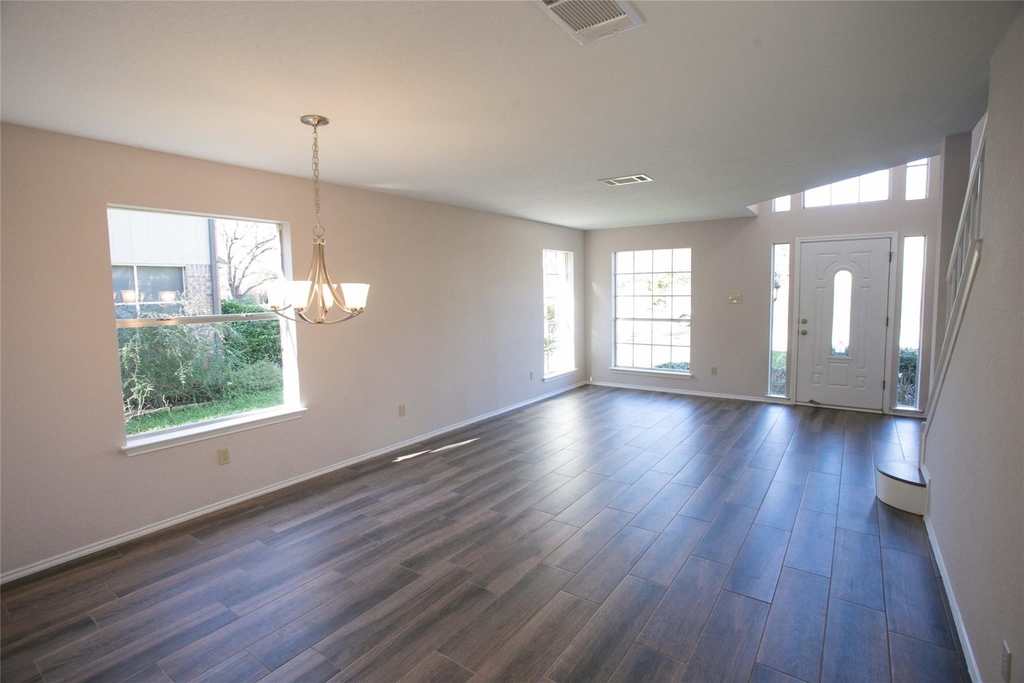 7901 Taranto Dr - Photo 5