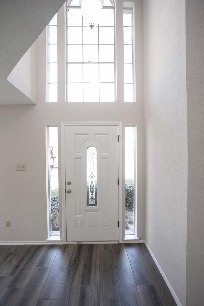 7901 Taranto Dr - Photo 3