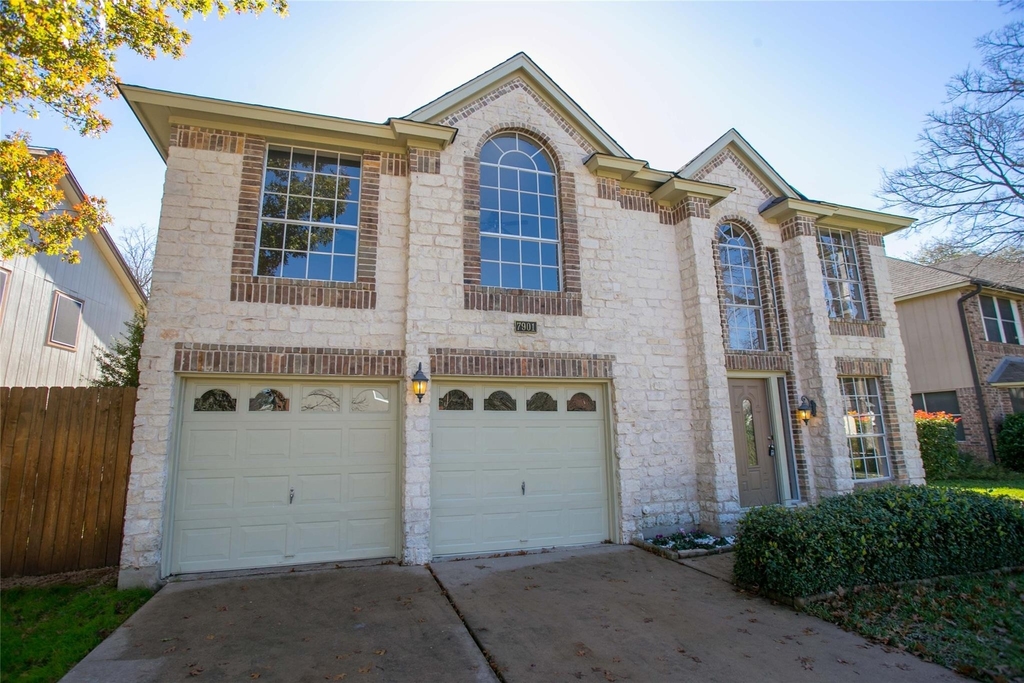 7901 Taranto Dr - Photo 2