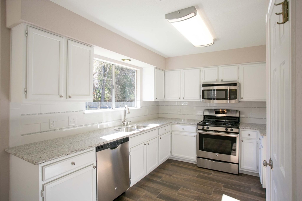 7901 Taranto Dr - Photo 13