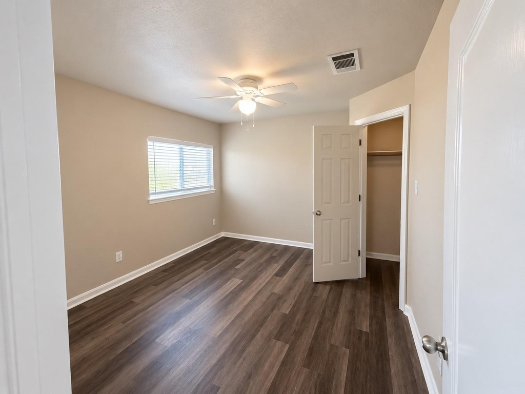 243 Devonshire Dr - Photo 14