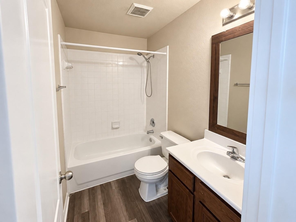 243 Devonshire Dr - Photo 16