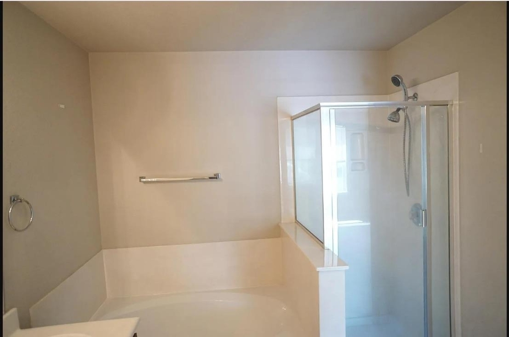243 Devonshire Dr - Photo 3
