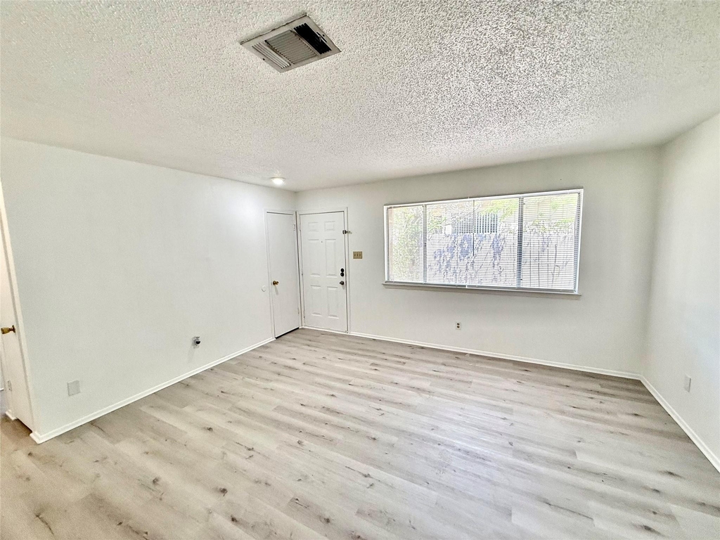 403 Country Aire Dr - Photo 3