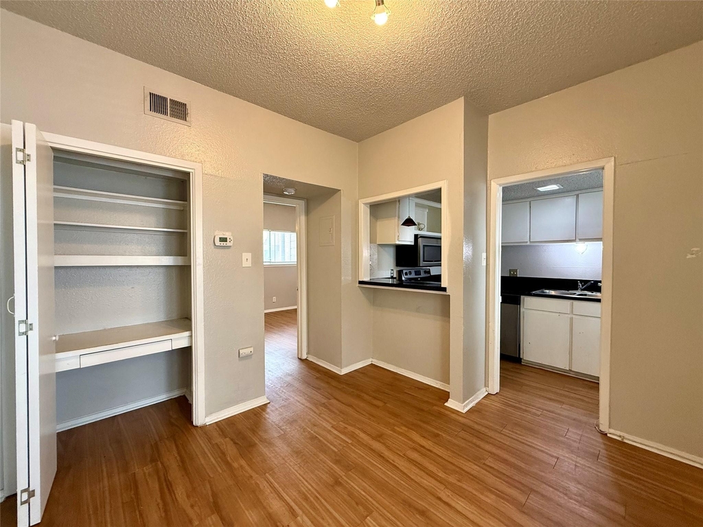3000 Guadalupe St - Photo 2