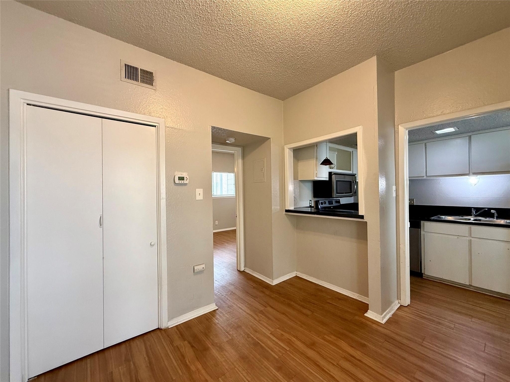 3000 Guadalupe St - Photo 3