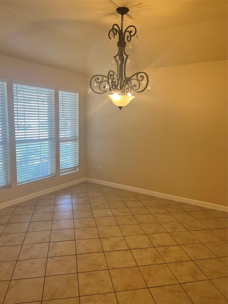 1704 Ascot Ln - Photo 3