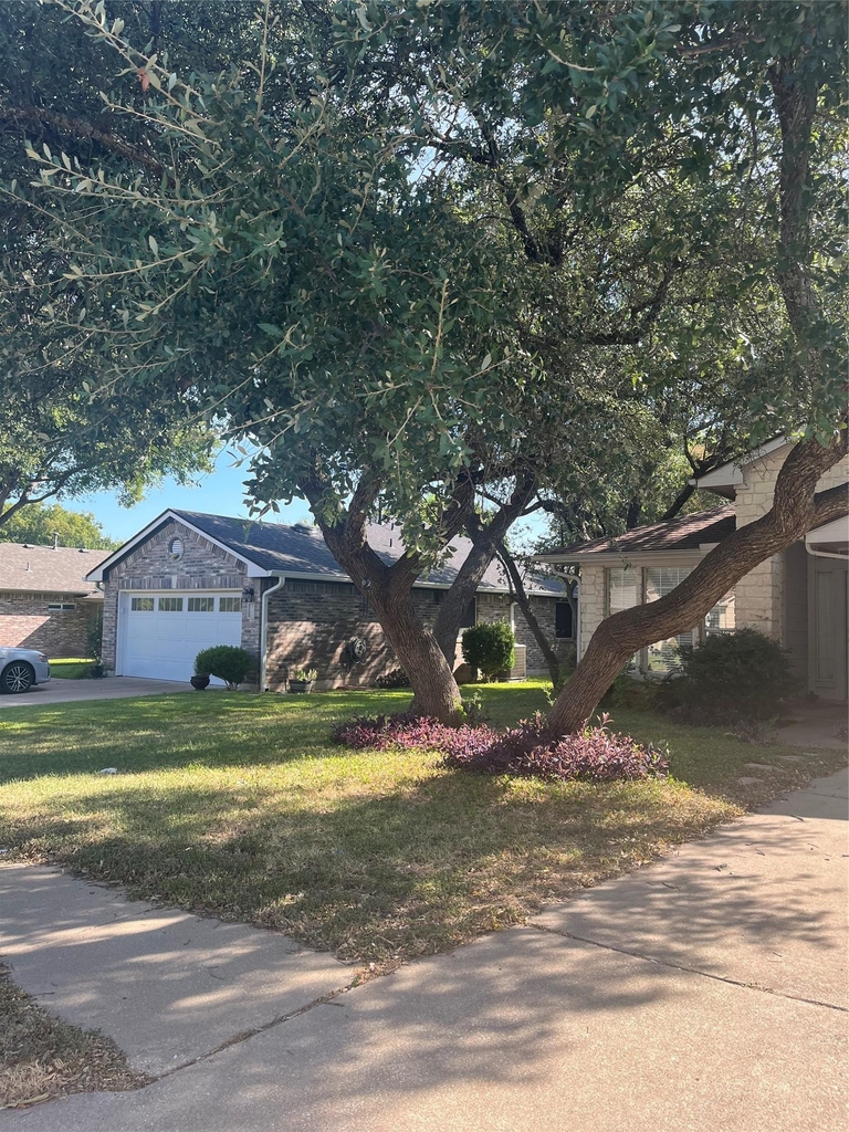 1704 Ascot Ln - Photo 0