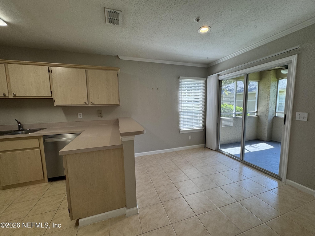 1701 The Greens Way - Photo 4