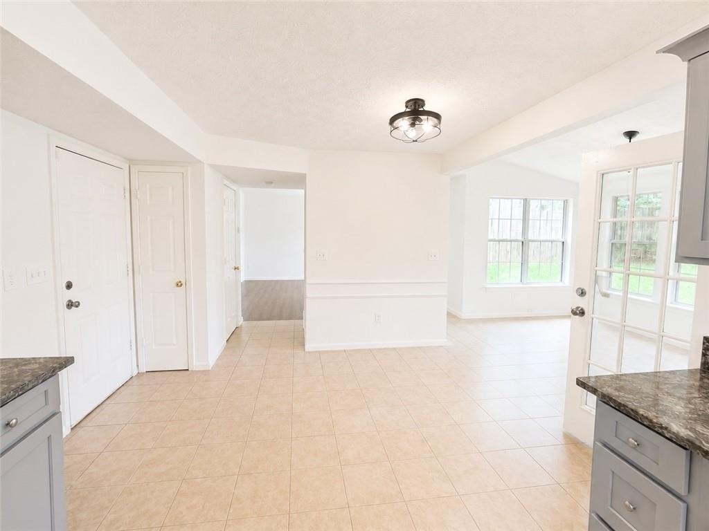 2095 Glynmoore Drive - Photo 3