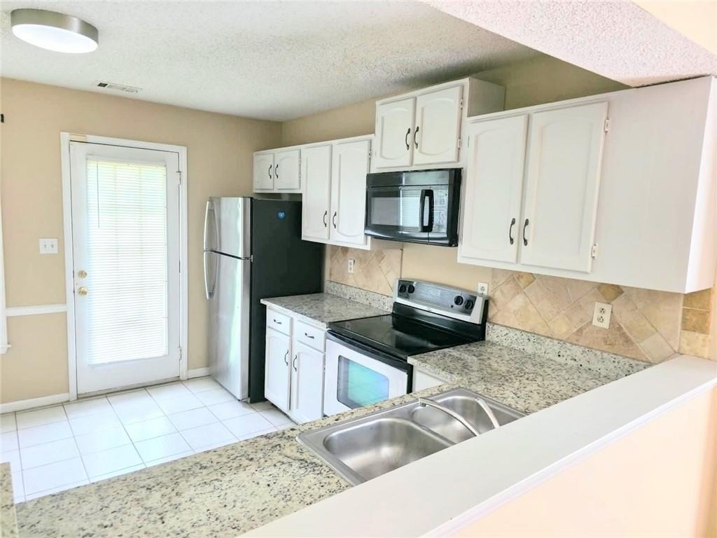 8020 Woodlake Drive - Photo 3