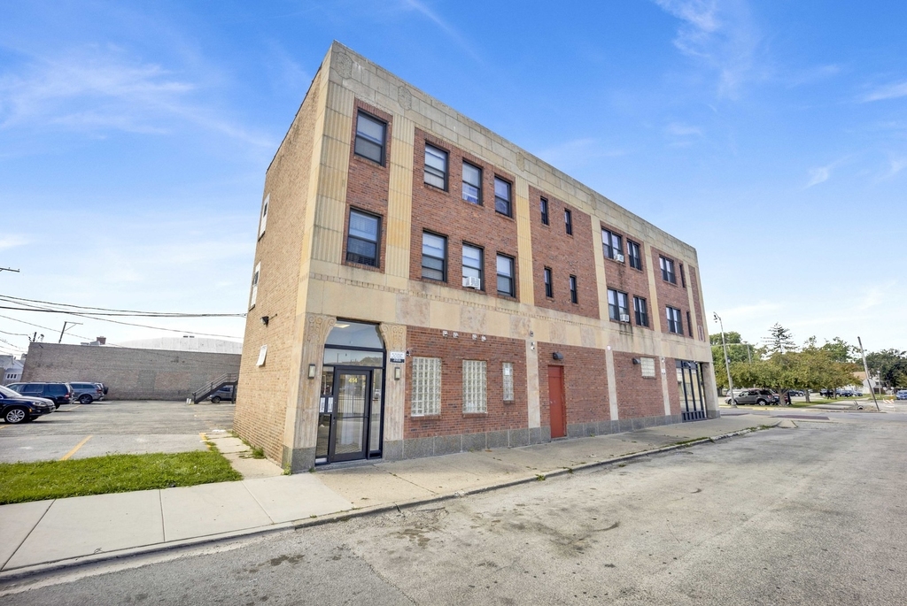 414 W Walnut Street - Photo 0