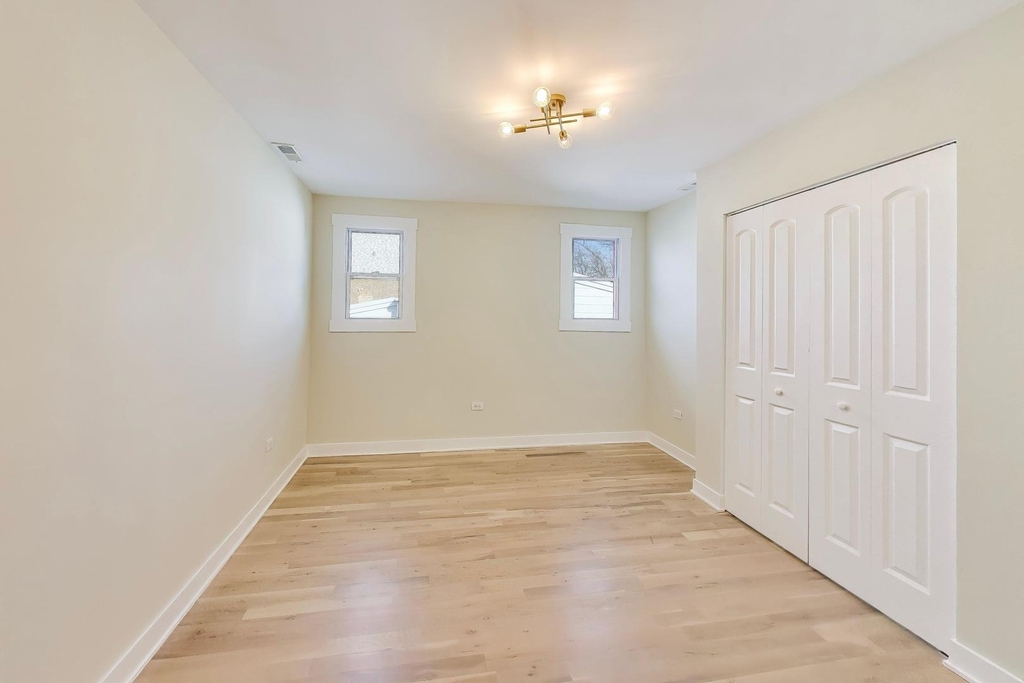 6730 W Dakin Street - Photo 21