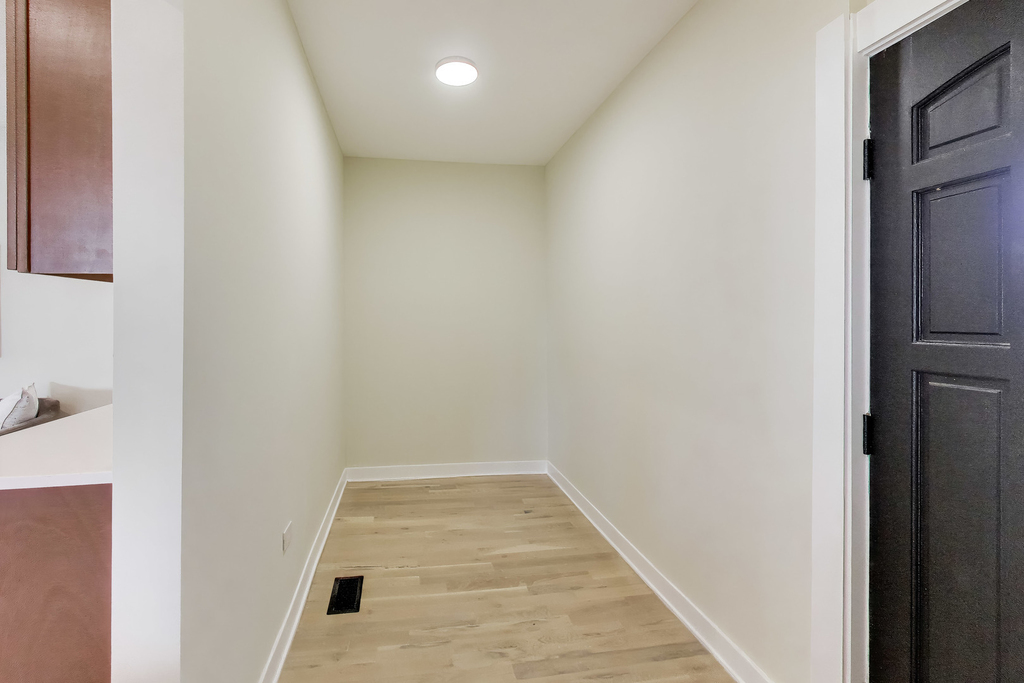 6730 W Dakin Street - Photo 11