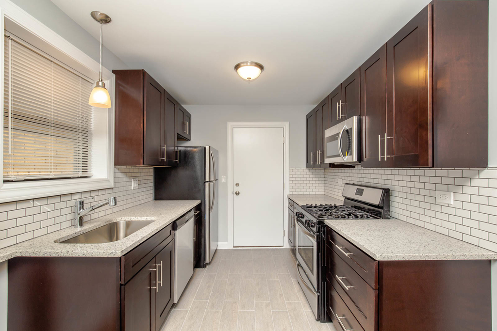 6807 N Ridge Boulevard - Photo 1