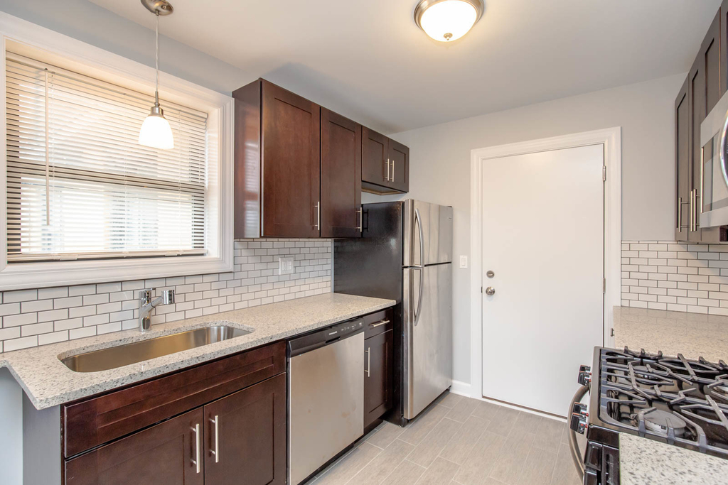 6807 N Ridge Boulevard - Photo 7