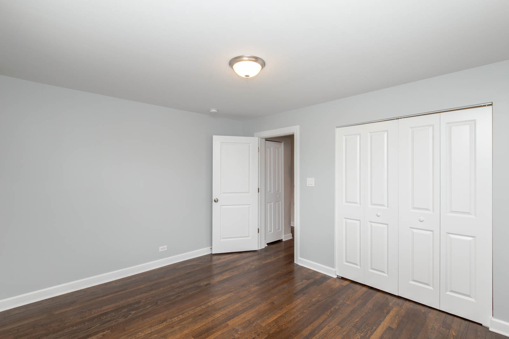 6807 N Ridge Boulevard - Photo 9