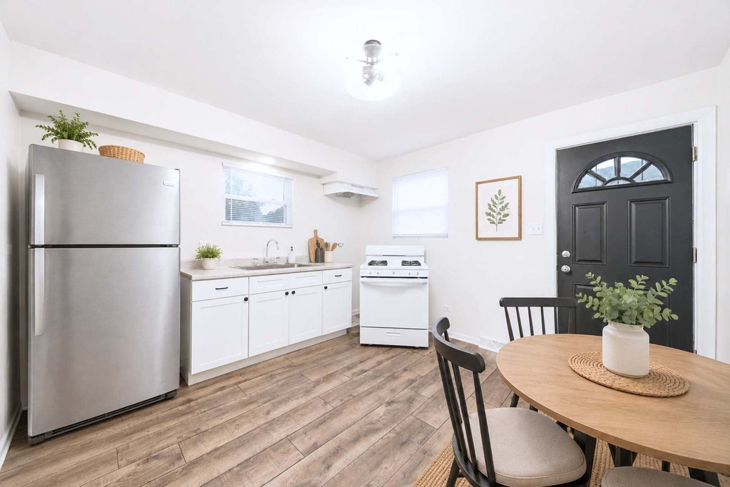 3025 140th Street - Photo 4