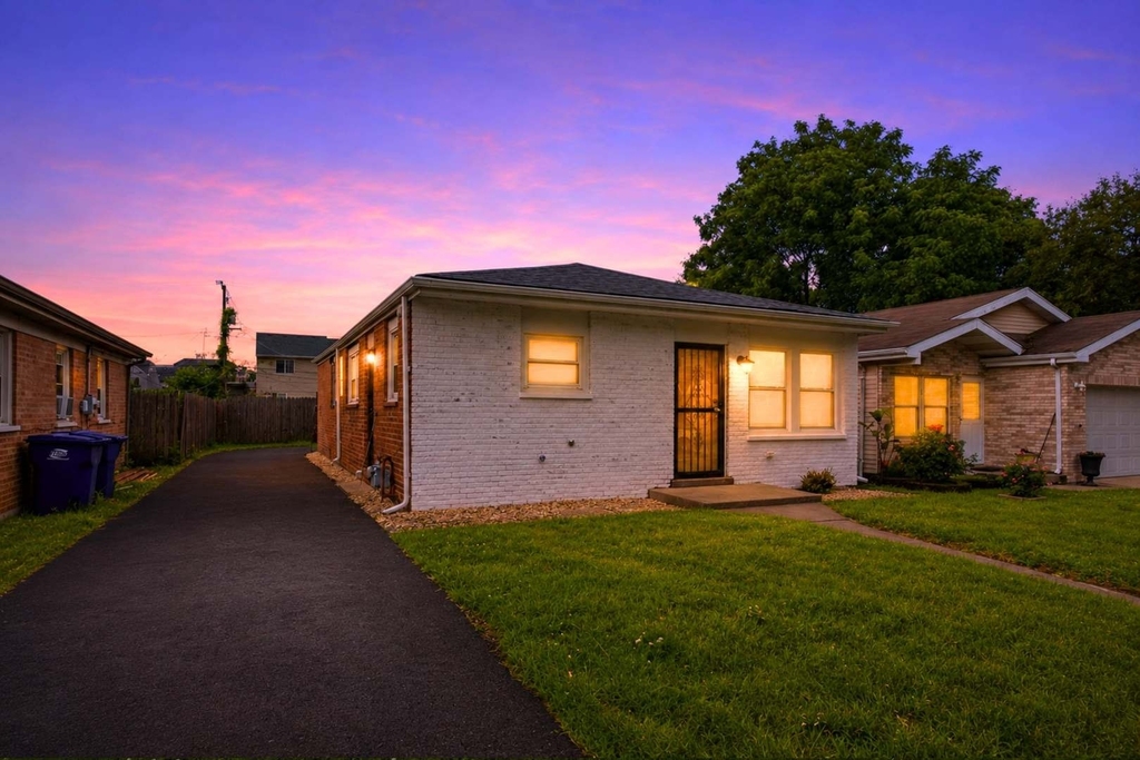 3025 140th Street - Photo 0