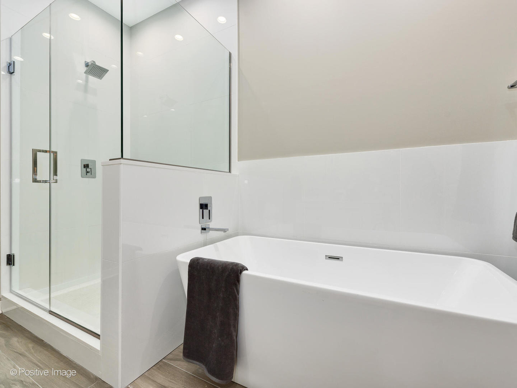 6535 W Dickens Avenue - Photo 15