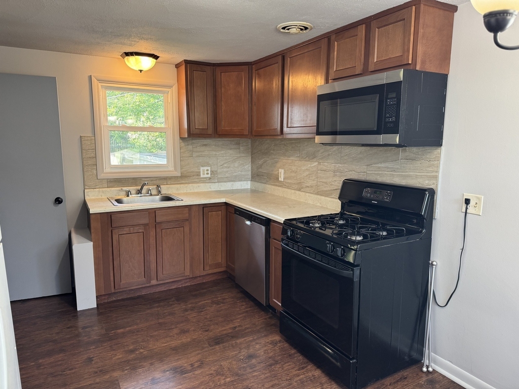 225 Panama Avenue - Photo 2
