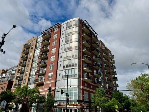 1201 W Adams Street - Photo 0