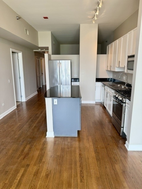 1201 W Adams Street - Photo 2