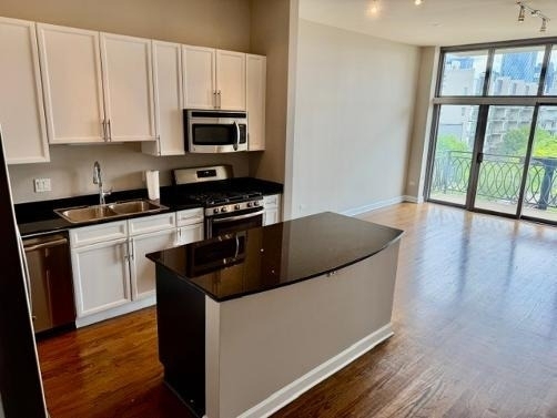 1201 W Adams Street - Photo 1