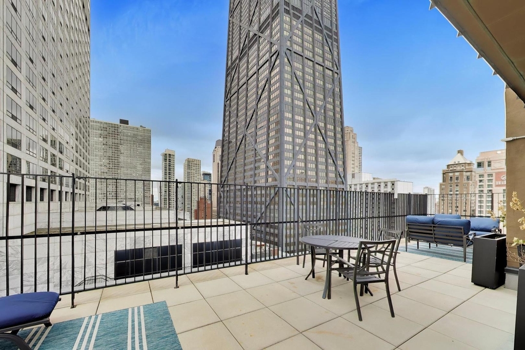 201 E Chestnut Street - Photo 15