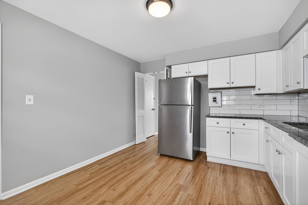 34 S Kensington Avenue - Photo 2
