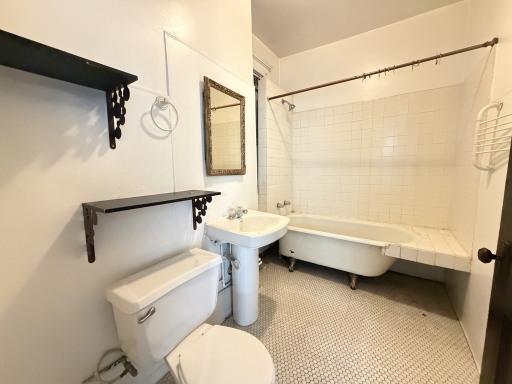 3652 N Kilpatrick Avenue - Photo 5