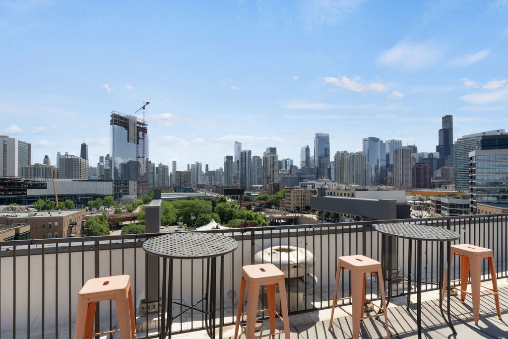 859 W Erie Street - Photo 14