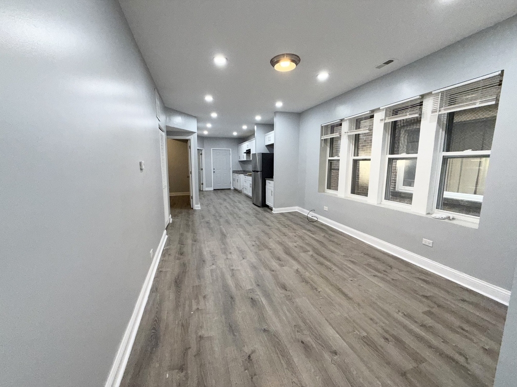 7724 S Essex Avenue - Photo 4