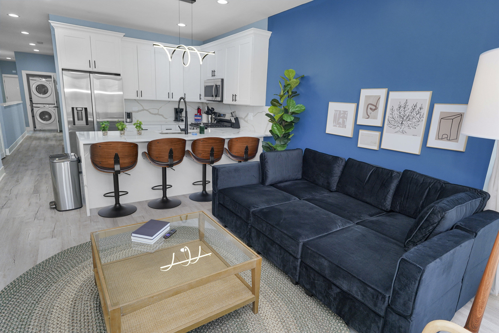 1358 S Fairfield Avenue - Photo 1