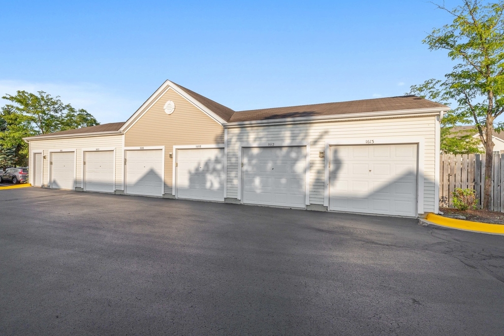 1623 Silverstone Drive - Photo 23