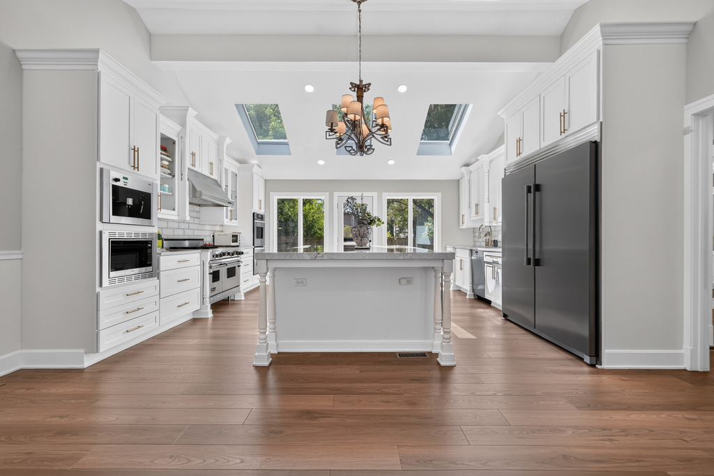 3825 Maple Avenue - Photo 2