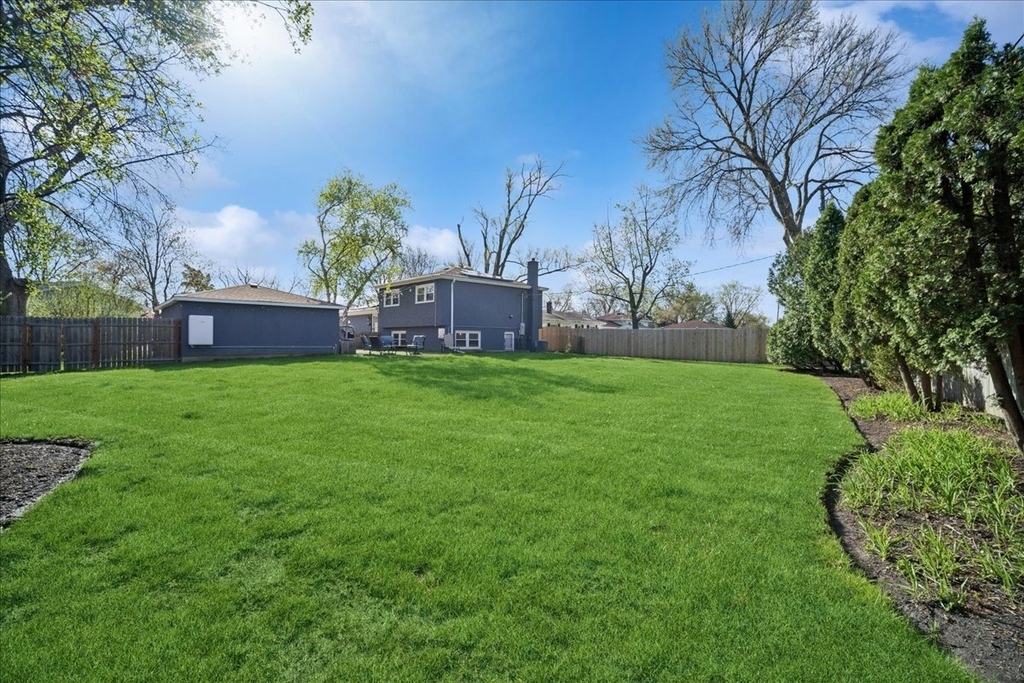 1230 Greenwood Court - Photo 3