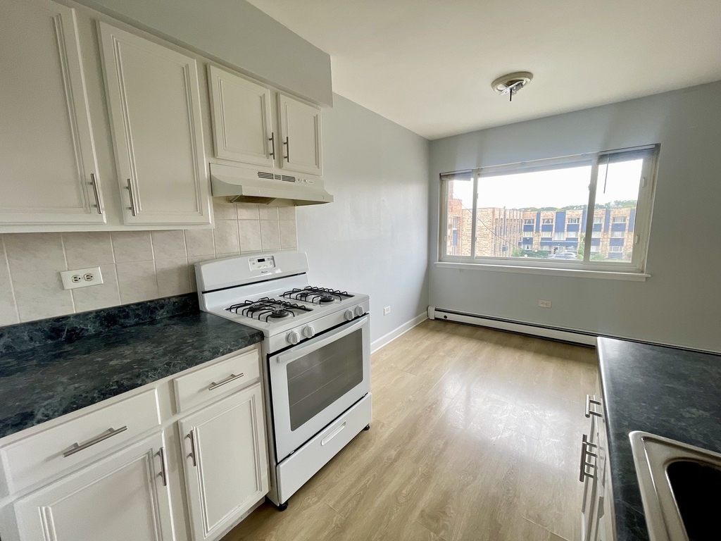 8635 W Foster Avenue - Photo 5